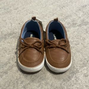 Old Navy brown boat shoes 18-24 months